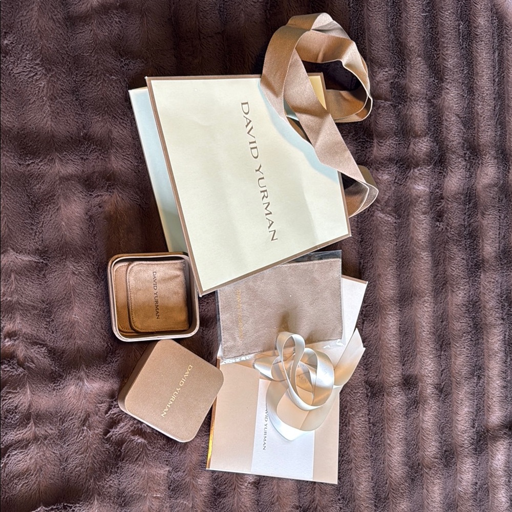 David Yurman Gold and Cream Luxury Accessories Pouch and Box